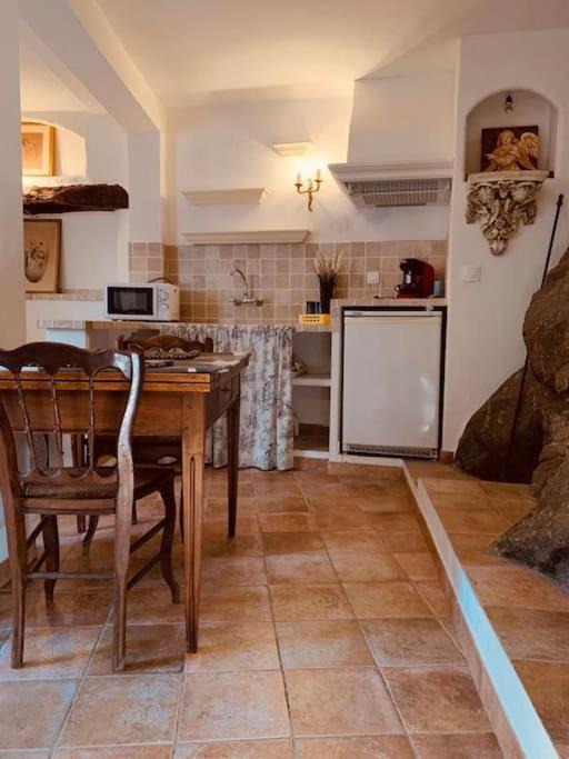 Studio Au Charme Medieval La Garde  Εξωτερικό φωτογραφία