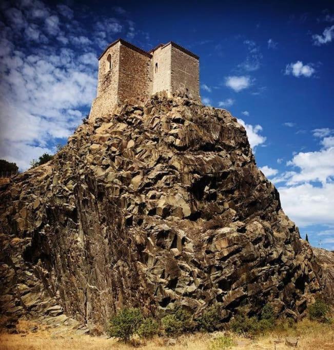 Studio Au Charme Medieval La Garde  Εξωτερικό φωτογραφία